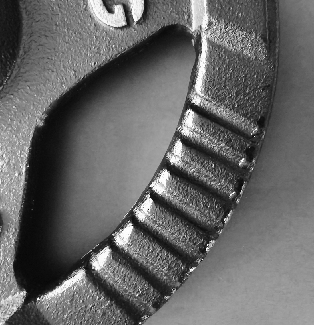 Tri-Holes Cast Iron Plate CIP1016